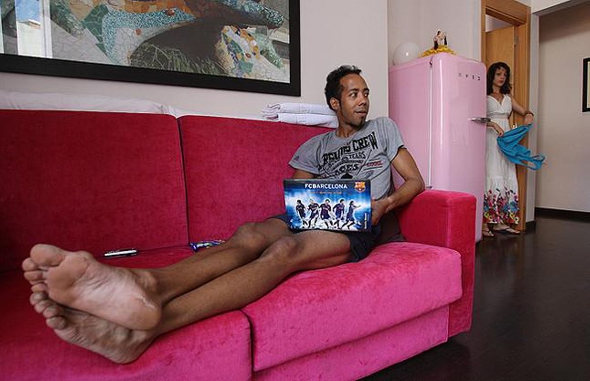El ballarí Yosvany Pascual, un gran fan del Barça, en un moment de relax.