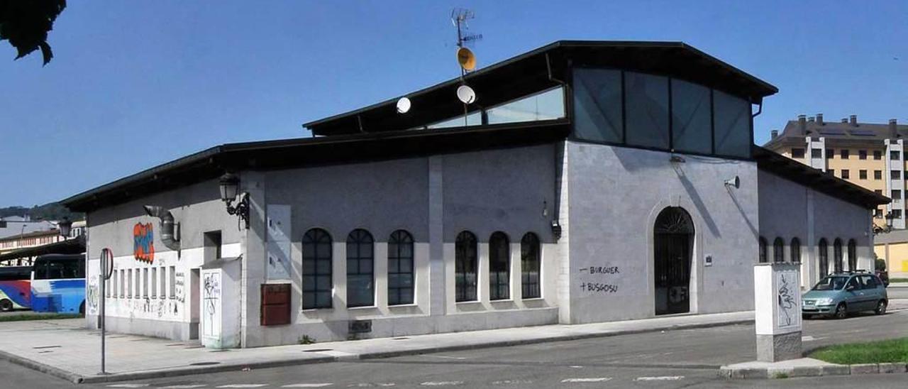 Instalaciones de la estación de autobuses de La Felguera.