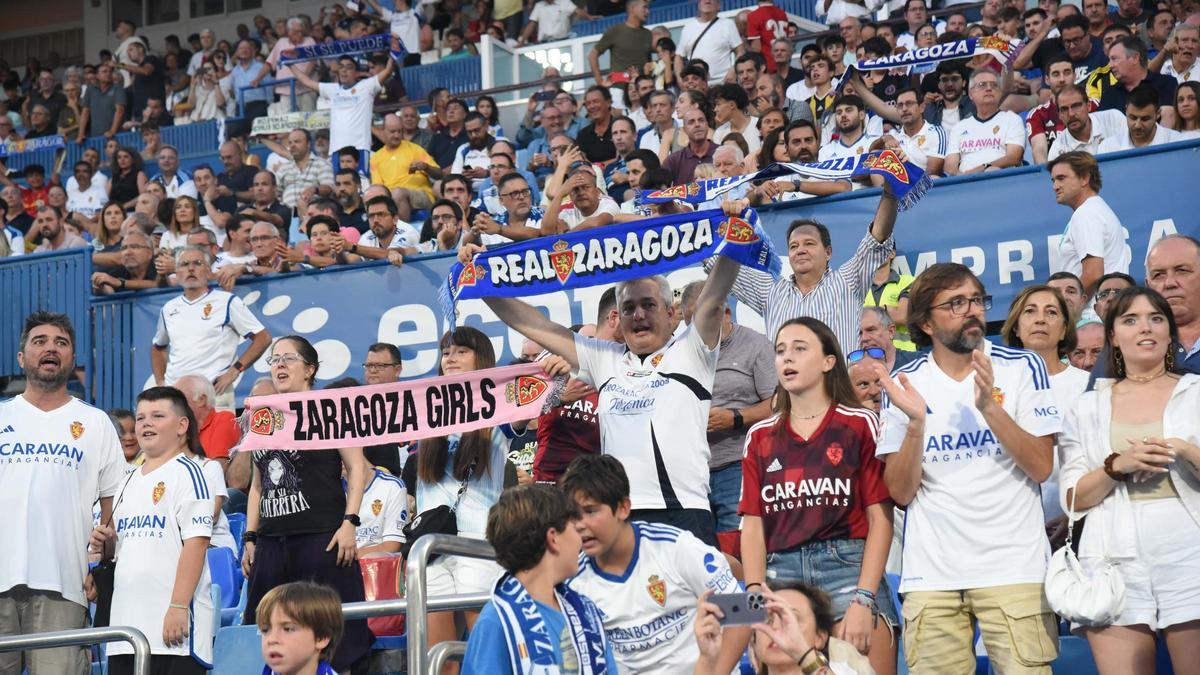 La afición del Real Zaragoza en el segundo partido de Liga en La Romareda esta temporada