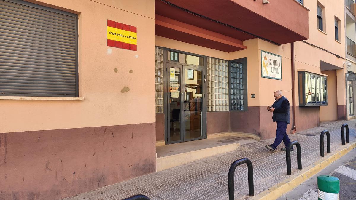 Fachada del cuartel de la Guardia Civil de l&#039;Alcora al que el joven accedió por la fuerza.