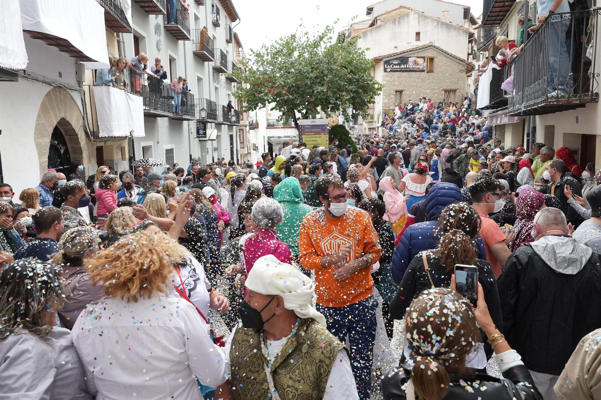 Búscate en el desfile de carrozas y disfraces de l'Anunci de Morella