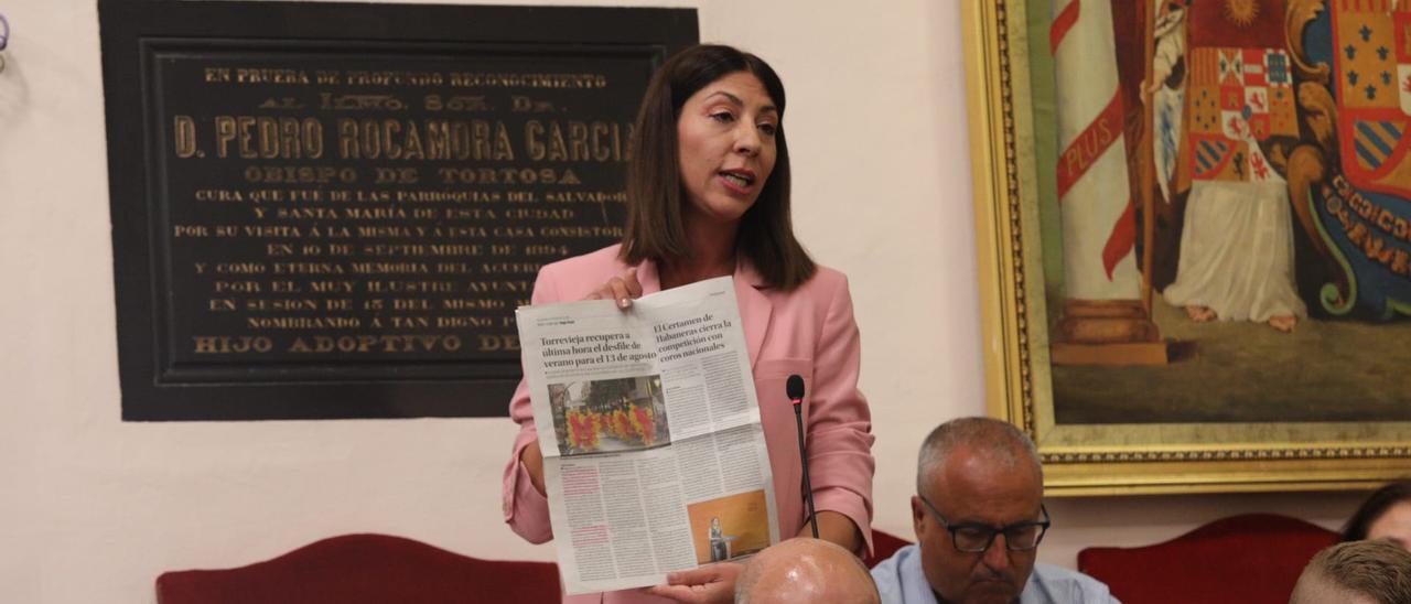 Mariola Galiana, dando explicaciones este lunes en el pleno