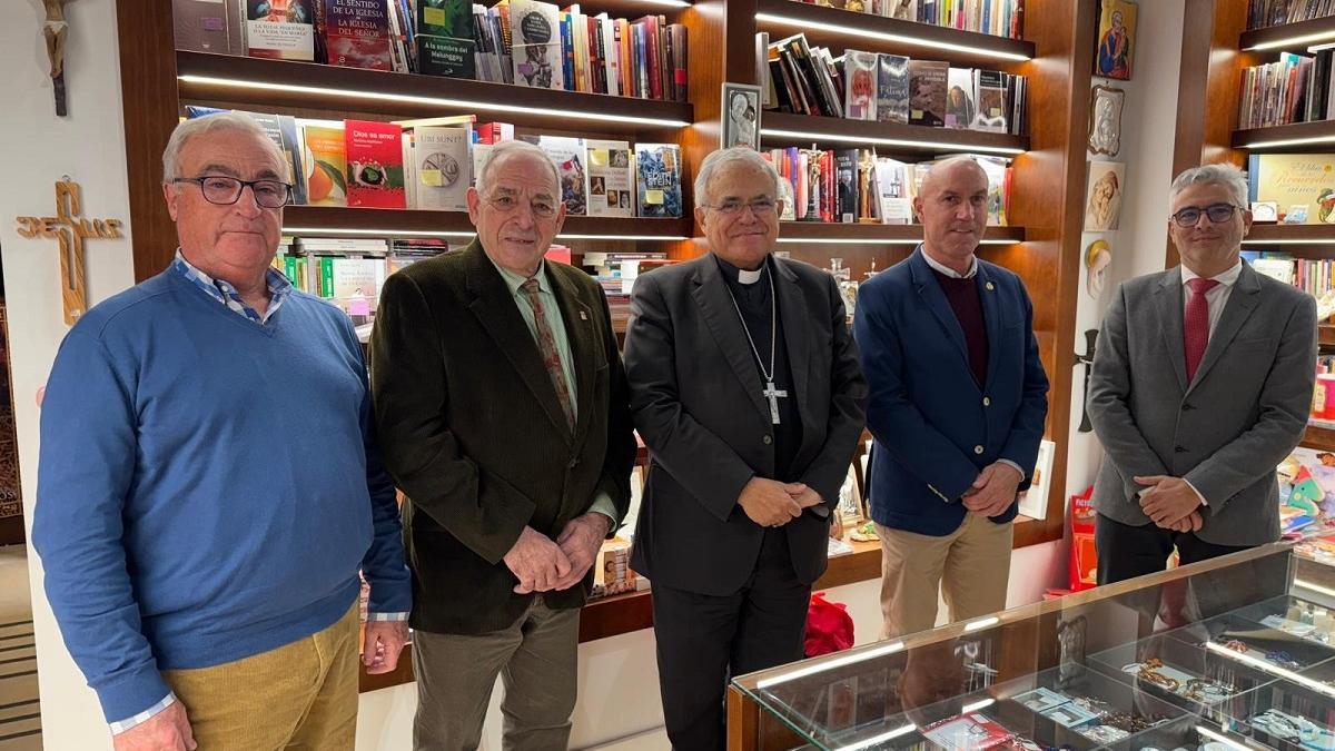 El obispo de Córdoba, con directivos de las cofradías de Pozoblanco y Villanueva de Córdoba.