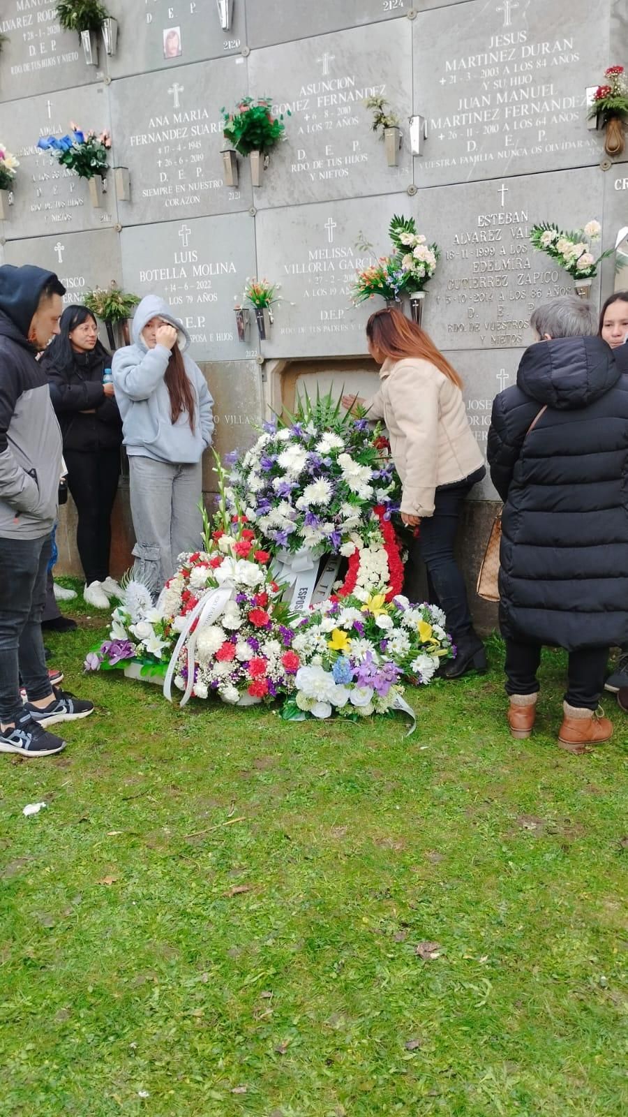 EN IMÁGENES: Familiares y amigos despiden a Leónidas Labord, el cuidador ecuatoriano apuñalado en La Corredoria