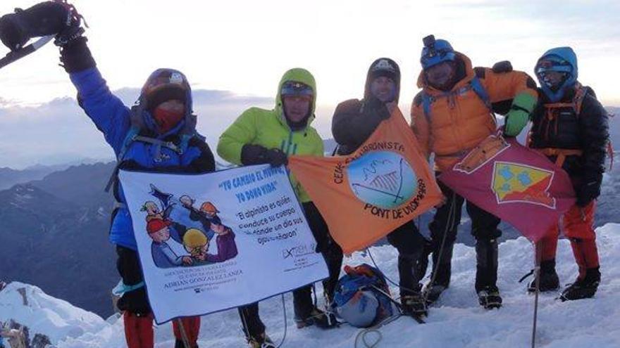 Els alpinistes al cim de l&#039;Huayna Potosí, de 6.088 metres.