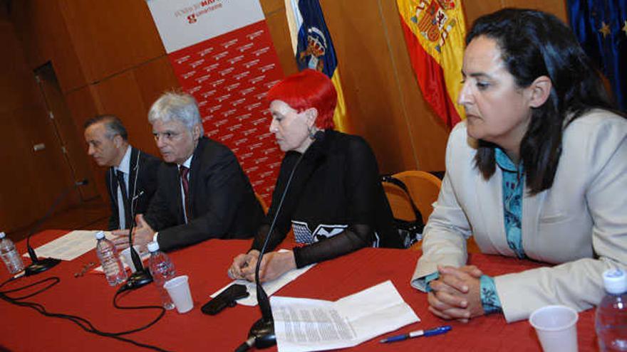 De izquierda a derecha, Sergio Alonso, José Miguel Pérez, Mª Isabel García Bolta y Esther Martel, ayer.