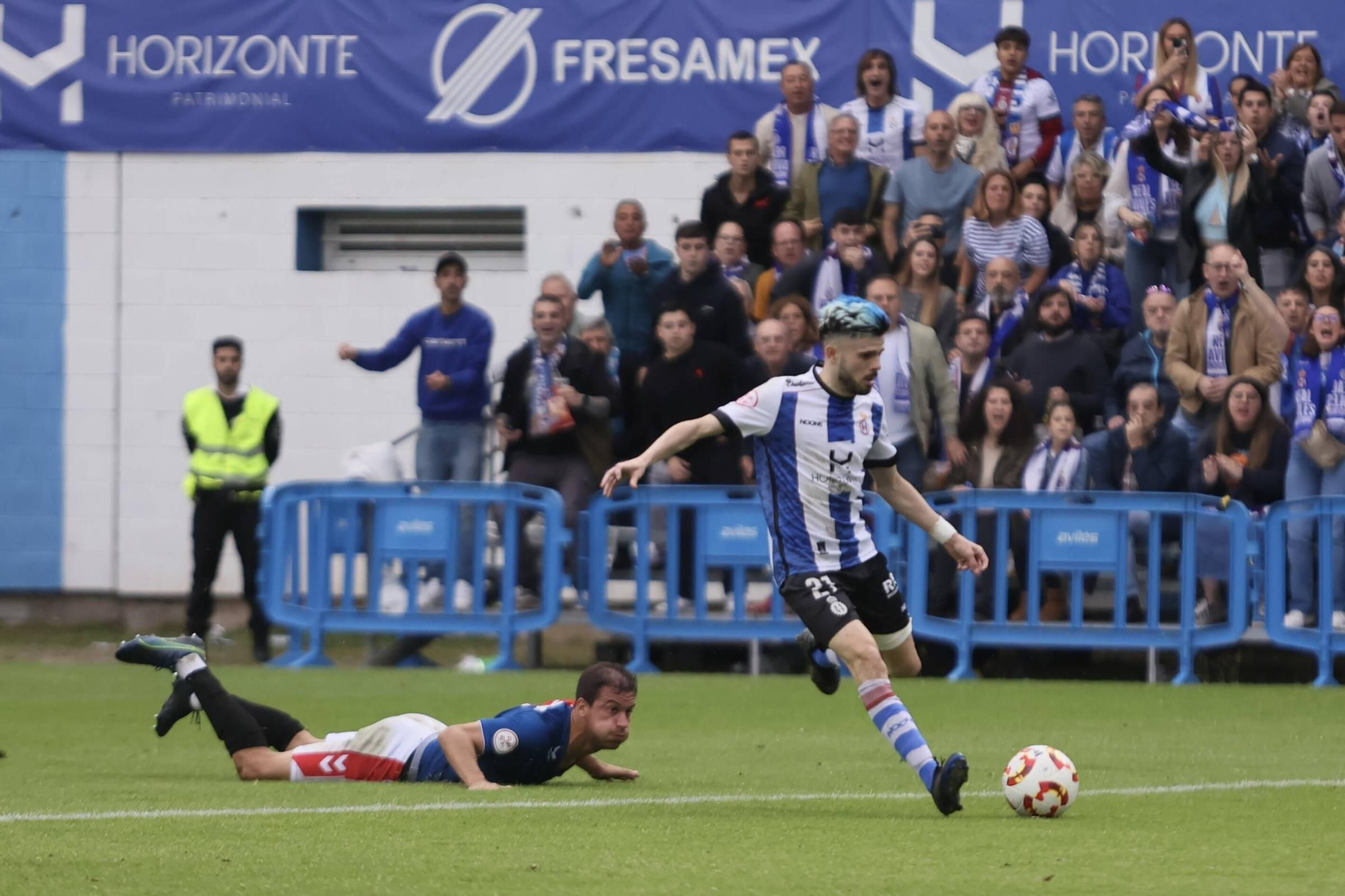 EN IMÁGENES: La final por el ascenso entre Avilés y Rayo Majadahonda vivida en el Suárez Puerta