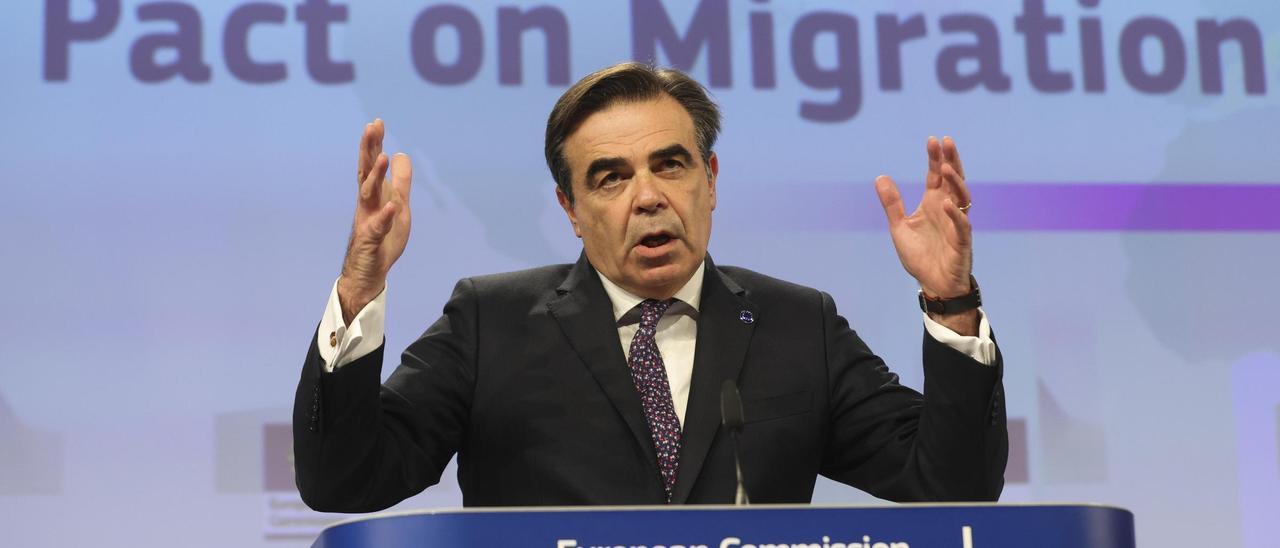 El vicepresidente de la Comisión Margaritis Schinas, este viernes, durante la presentación del pacto de migración y asilo.
