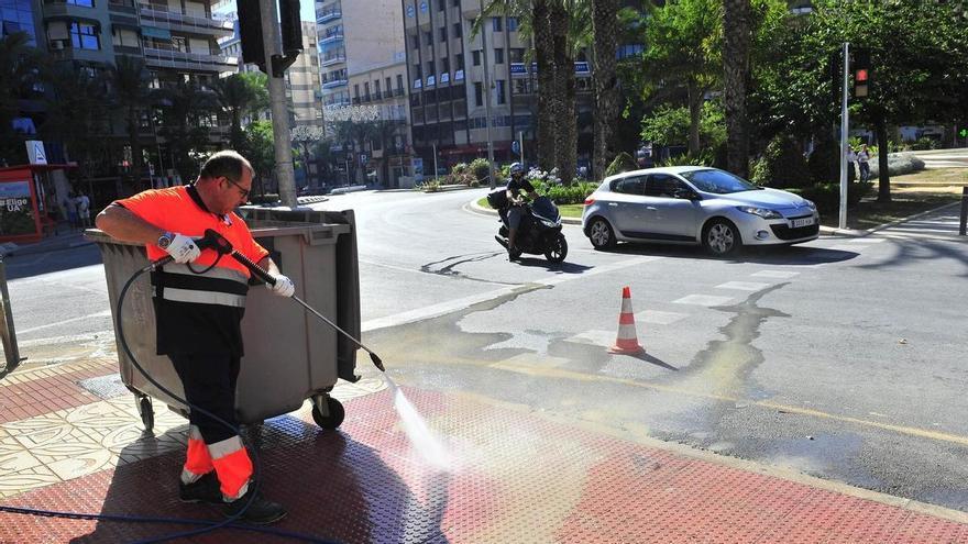 Baldeo extraordinario en campaña electoral en Alicante