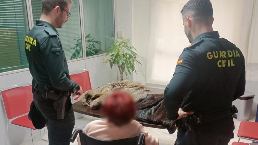 Detienen a la excuidadora de una mujer de 92 años ingresada en una residencia de Villena por estafarle 22.000 €