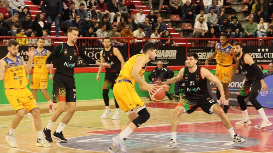 El Alimerka Oviedo Baloncesto se pega un tiro en Torrelavega (84-83)