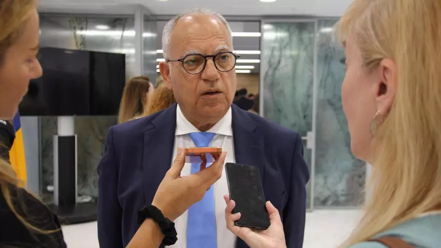 Curbelo admite el "naufragio" del actual gobierno canario y se abre a un pacto con CC y PP