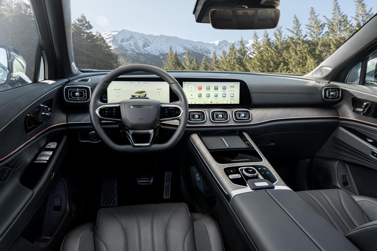 El interior del Jaecoo 8 SHS apuesta por un entorno completamente digital.