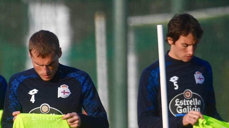 Álex Bergantiños y Pedro Mosquera, durante una sesión de entrenamiento.