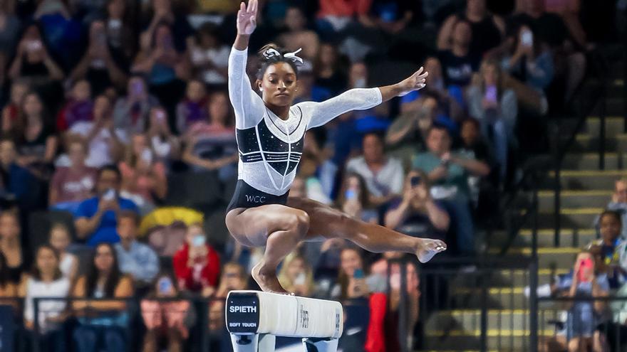 Simone Biles regresa 2 años después con un triunfo estelar