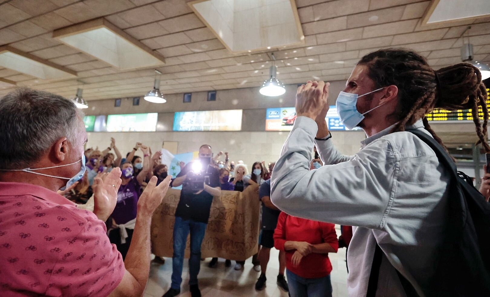 Alberto Rodríguez llega a Tenerife y anuncia que deja la militancia de Podemos