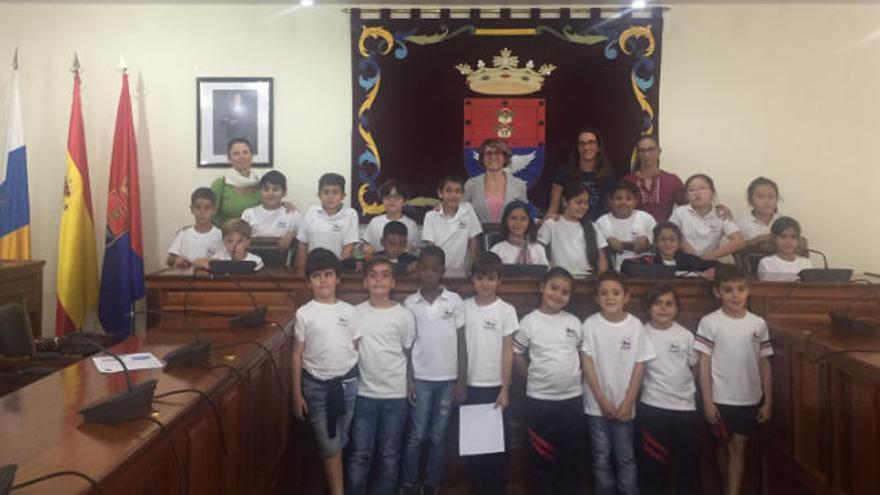 Escolares del colegio Antonio Zerolo visitan el Ayuntamiento