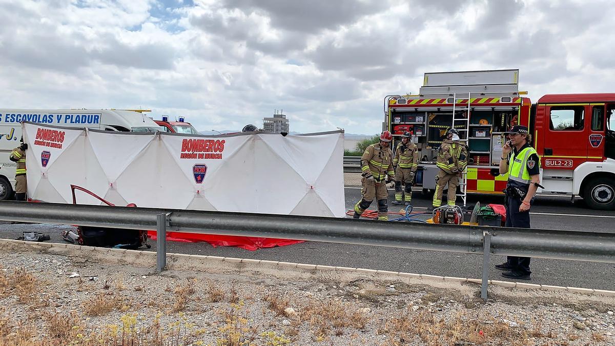 Servicios de emergencias intervienen en el accidente