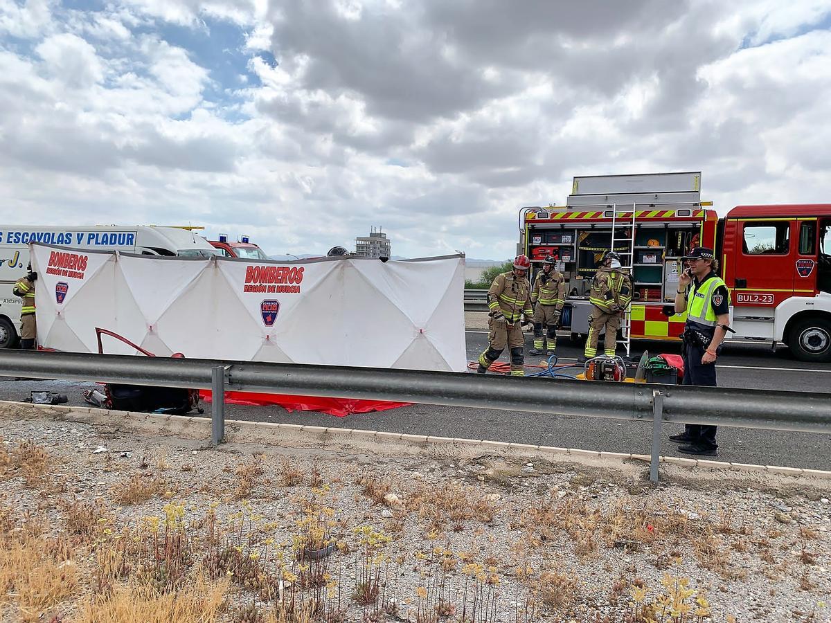 Servicios de emergencias intervienen en el accidente