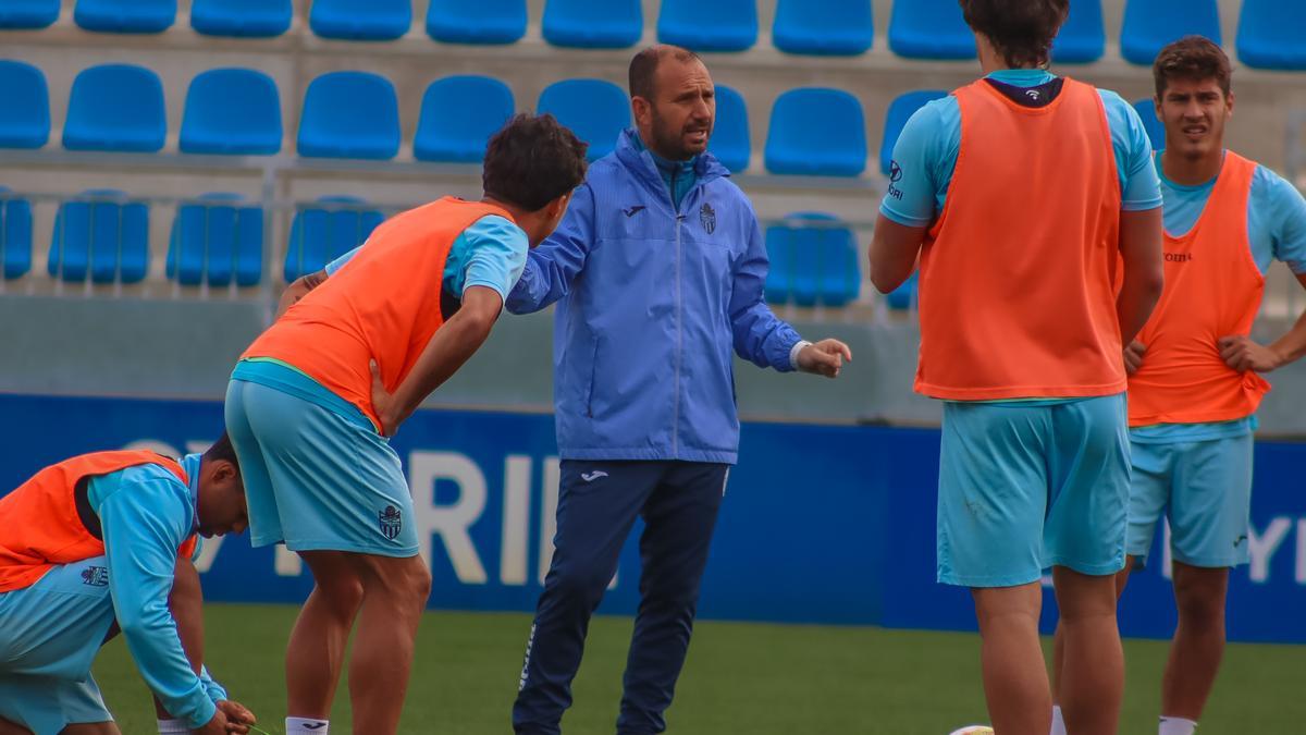 fútbol. Primera RFEF. Tato García en el entrenamiento del Atlético Baleares