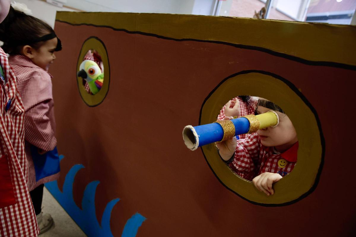 Aprender como pirates: el Noega navega per un proyeutu educativu distintu (en imágenes)