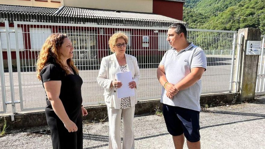 Gloria García, en el centro, flanqueada por Nieves Díaz y Héctor Teijeiro. | LNE