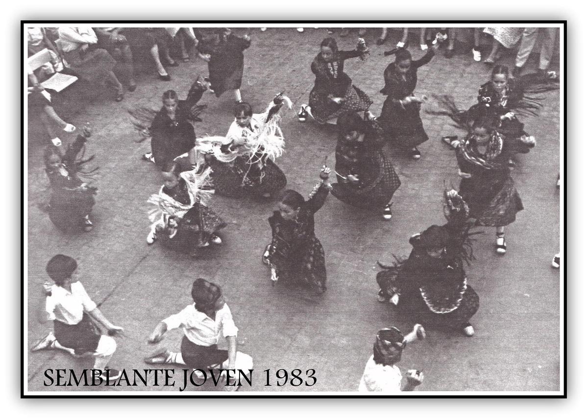 Actuación de Semblante Joven, la escuela de jota de la agrupación, en 1983
