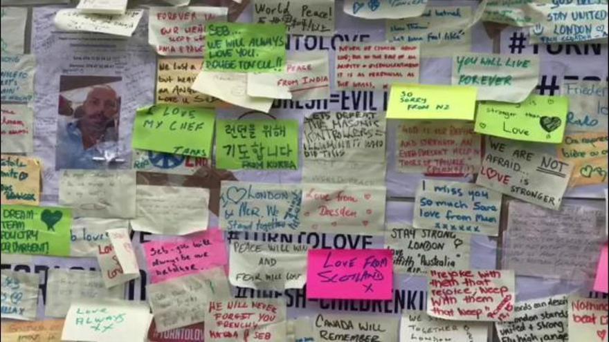 Flores y mensajes de apoyo en Londres contra el terrorismo