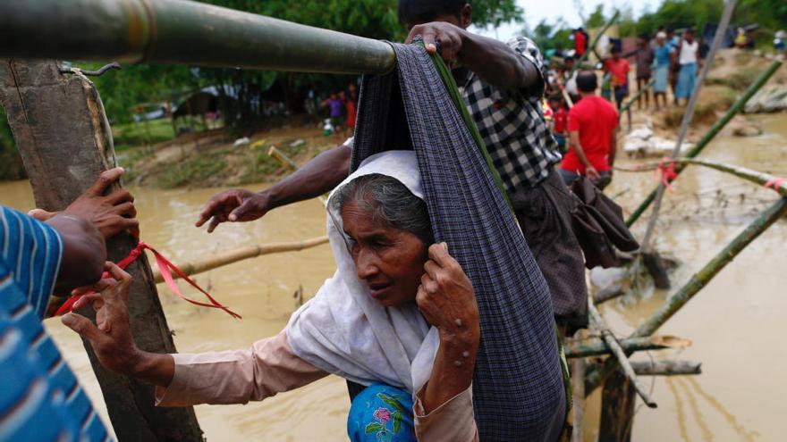 Llegan a Bangladesh más de 400.000 rohingyas que huyen de la limpieza étnica en Birmania