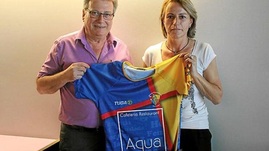 Salvador Gil i Fina Solé van presentar la nova samarreta