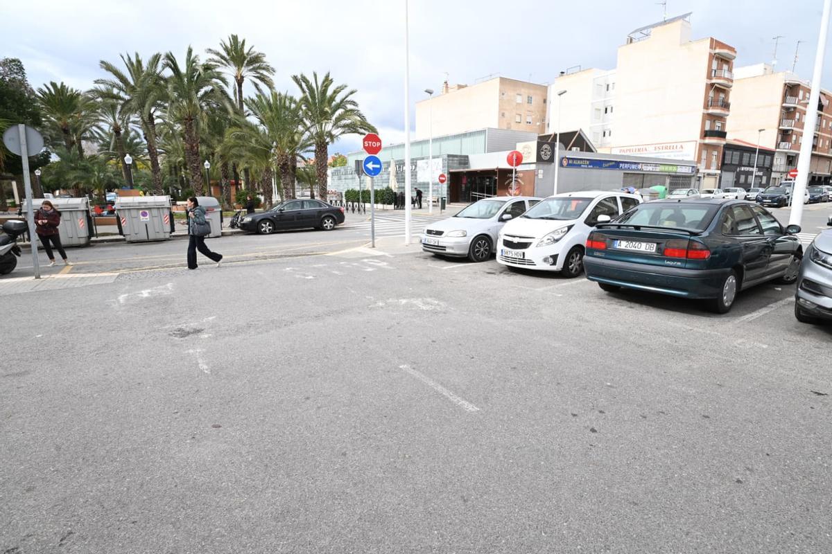 El solar situado junto al Mercado del Pla de Sant Josep, que ahora se utiliza como aparcamiento.