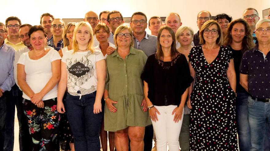 La &quot;foto de familia&quot; tras constituirse la junta