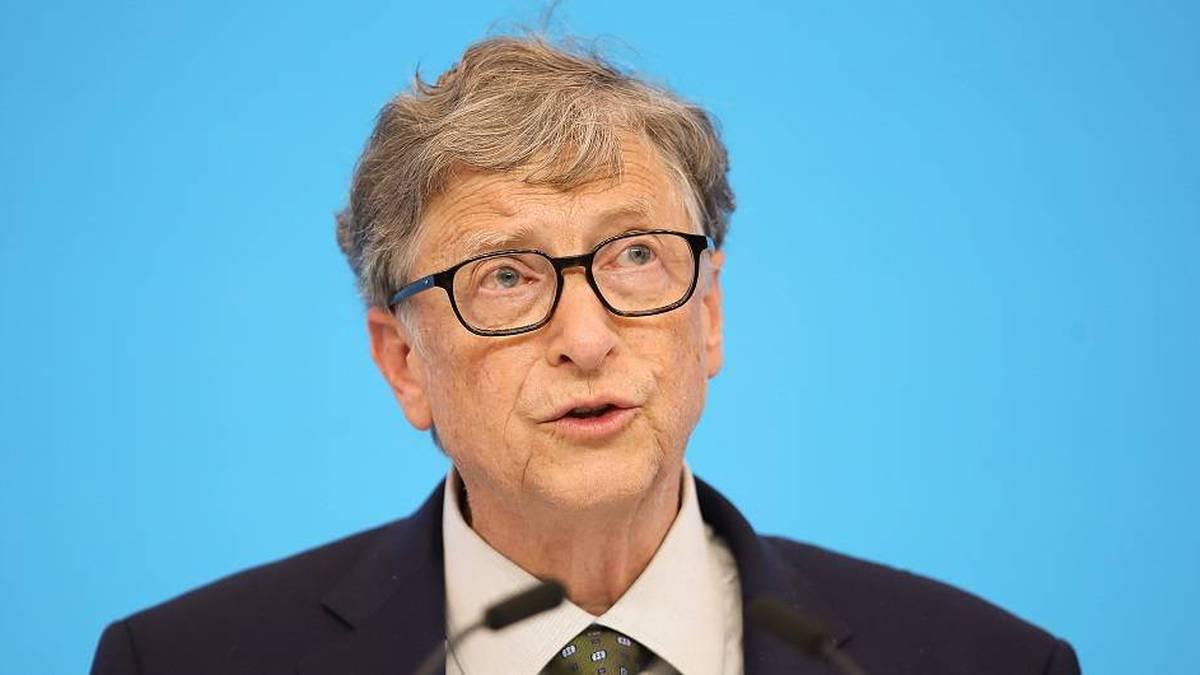 Bill Gates desmiente que las vacunas contra la Covid-19 tengan chips