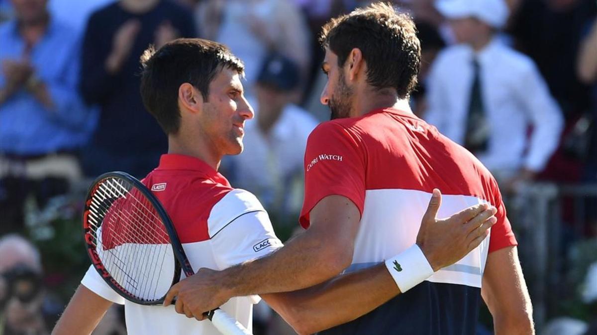 Djokovic felicita a Cilic, a la conclusión de la final en Queen's