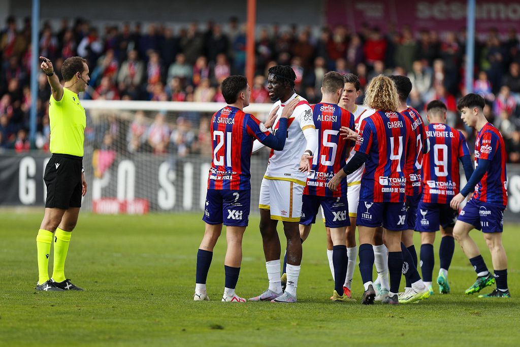 Encuentro de Copa del Rey entre el Rayo Vallecano y el Yeclano, en imágenes