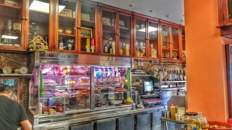 Este bar de Sevilla tiene un secreto: su tapa estrella es un enigma
