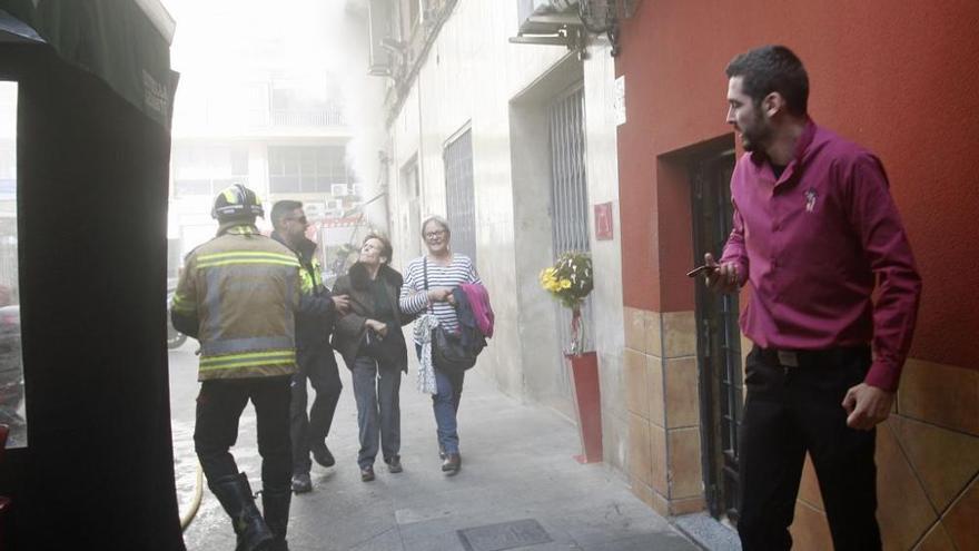 Incendio en una zapatería en el centro de Murcia