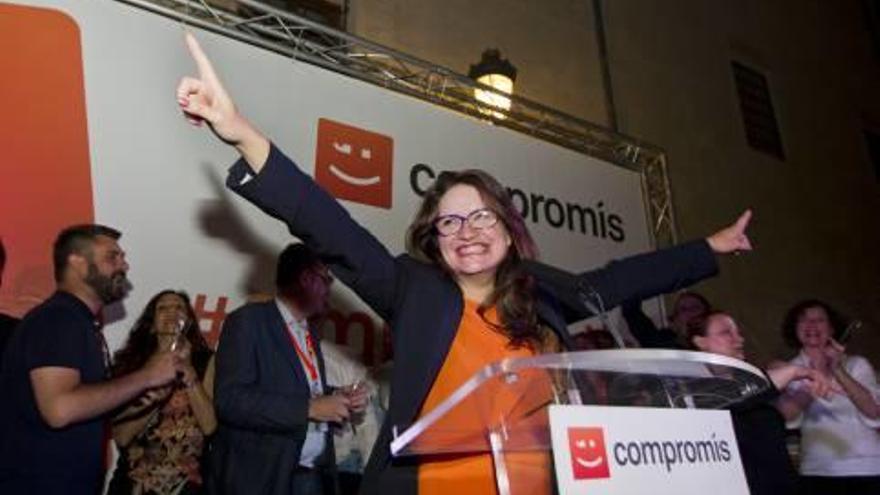 Mónica Oltra celebra los resultados de los comicios.