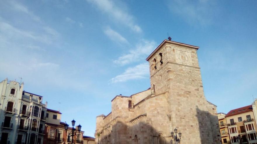 El Peromato se recorta en el cielo zamorano, esta mañana