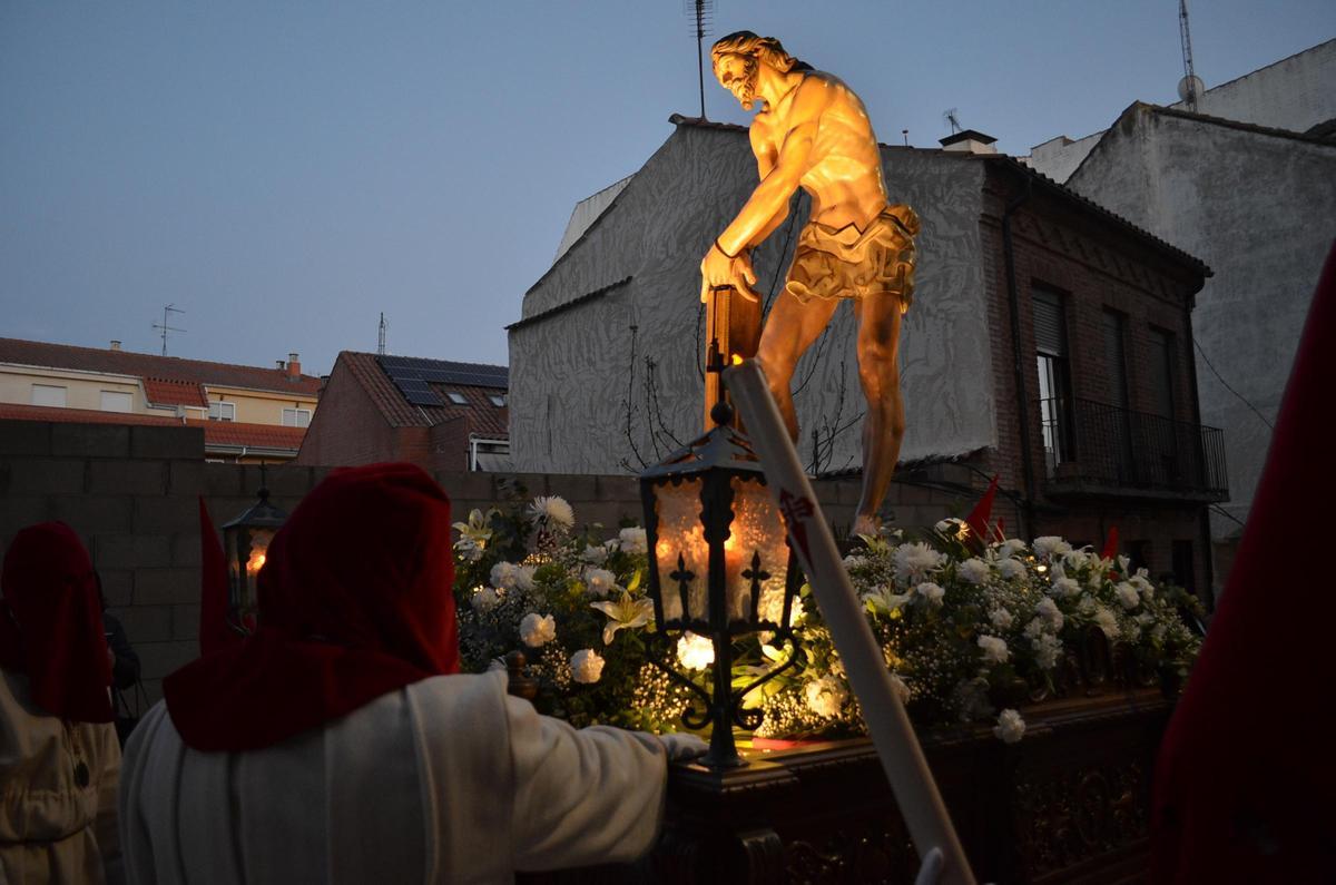 El paso del Flagelado en su recorrido por las calles de Benavente en la Procesión del Silencio.