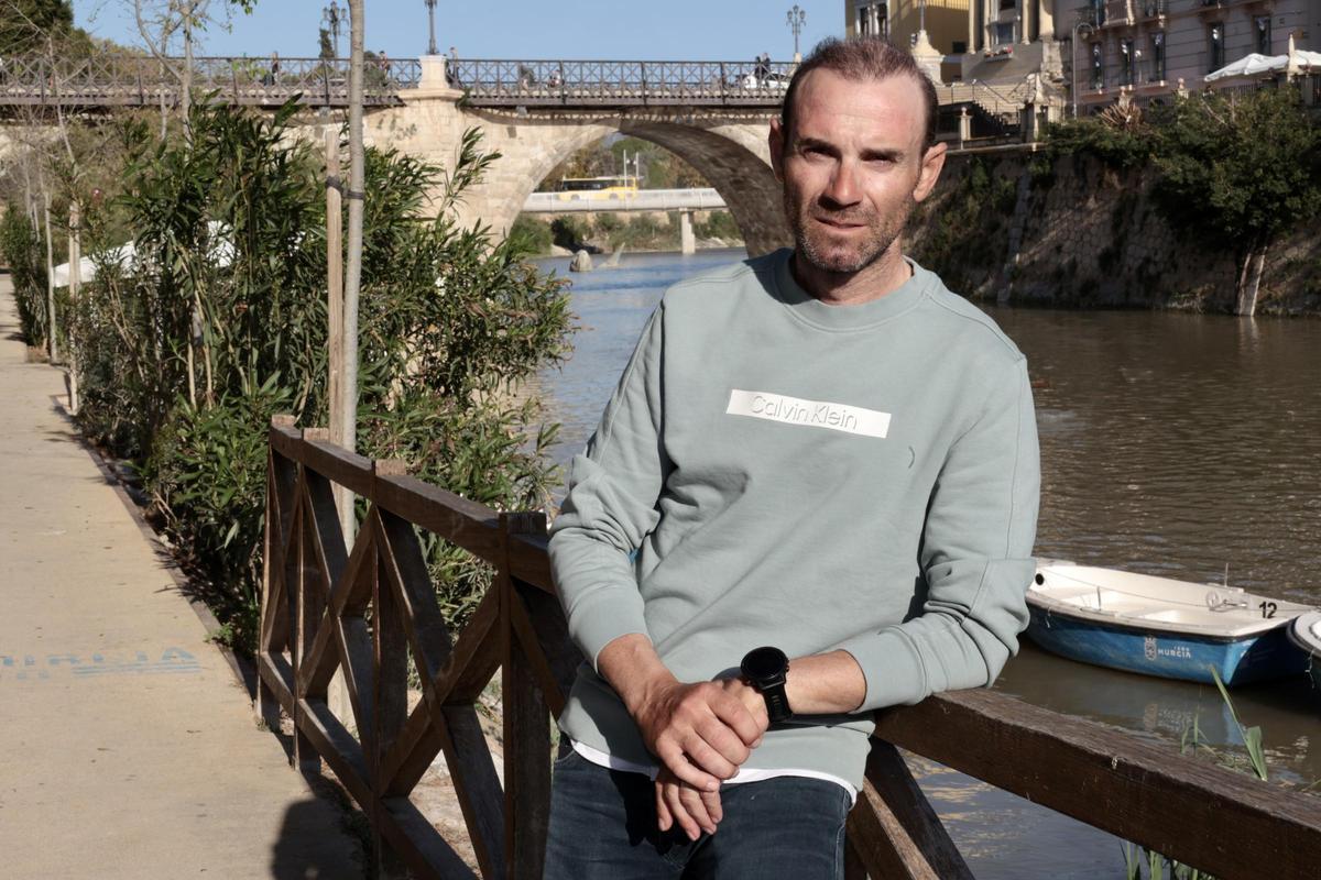 Alejandro Valverde, a orillas del río Segura a su paso por Murcia