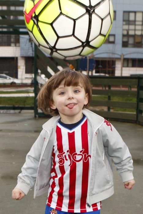 Alex Devesa Alvarado, el niño de 3 años que sabe toda la alineación del Sporting