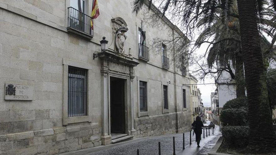 Una imagen de la fachada del TSJ de Extremadura.