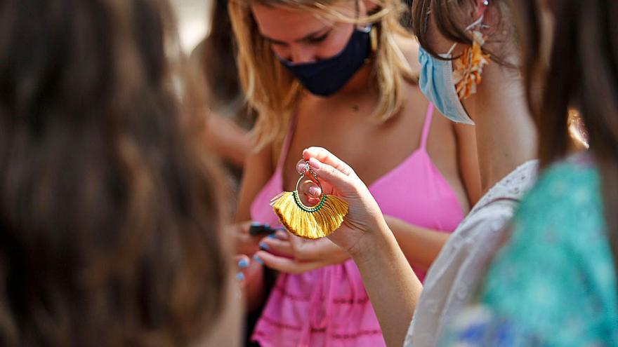 El Hippy Market cierra con 6.000 visitantes semanales el último mes en Ibiza