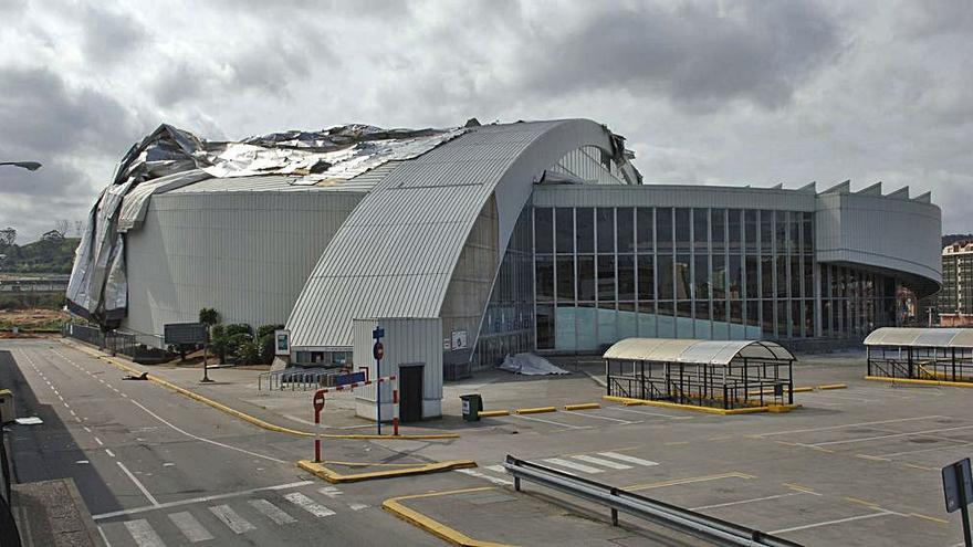 El Coliseum, con la cubierta levantada, en 2006.   | // CARLOS PARDELLAS