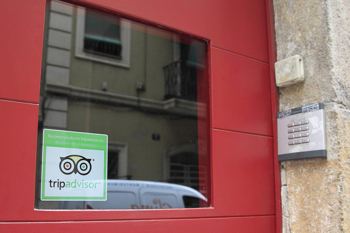 Portal de un apartamento turístico en una imagen de archivo