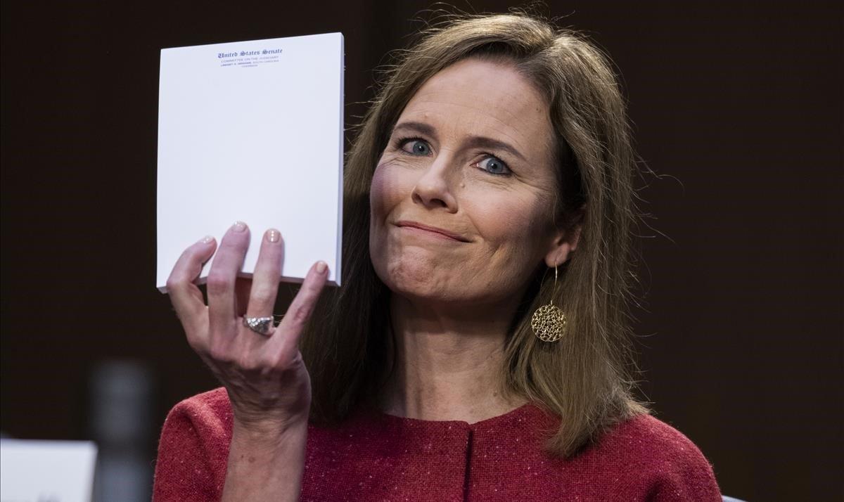 zentauroepp55396183 supreme court nominee amy coney barrett holds up her notepad201013180356