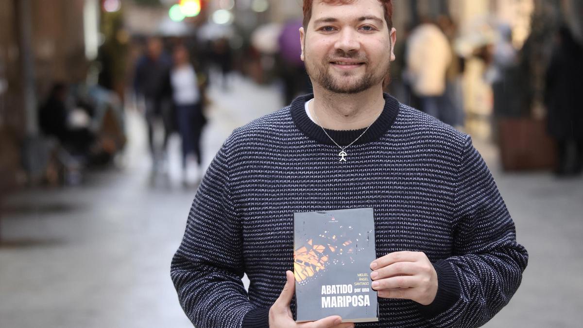 El periodista Miguel Ángel Santiago, autor de ‘Abatido por una mariposa’.