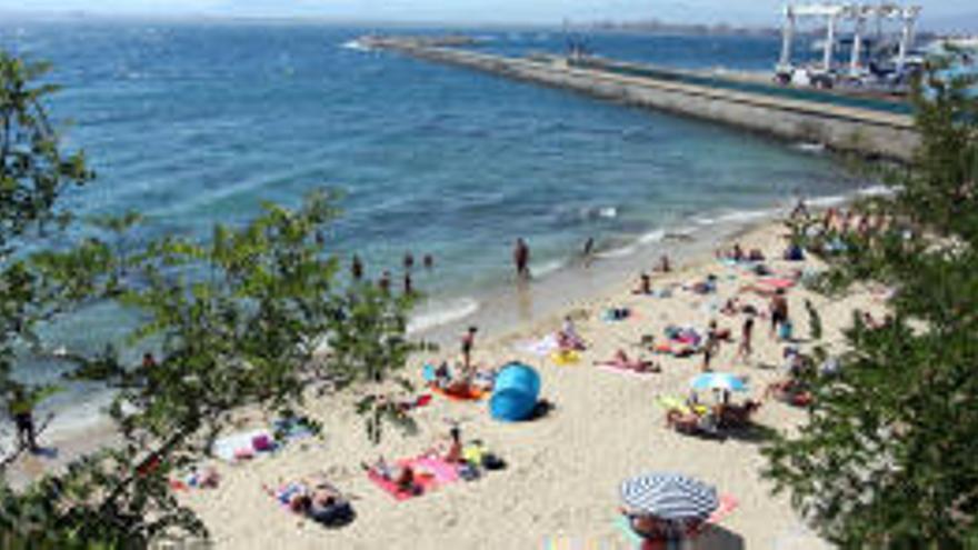 Un nen de 12 anys gairebé s&#039;ofega a la platja dels Palangrers de Roses