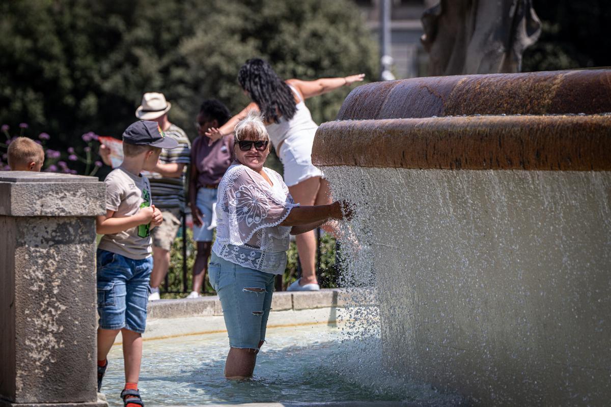 Catalunya torna a activar avisos vermells davant un dimecres de calor extrema amb màximes per sobre dels 42 graus